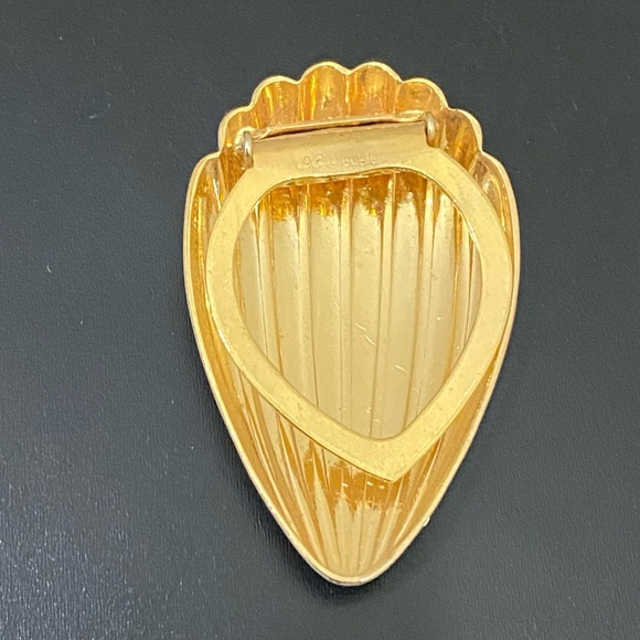Vintage LIEBA USA Enameled Shell-Shaped Gold-tone Scarf Clip 13g. - Picture 6 of 12